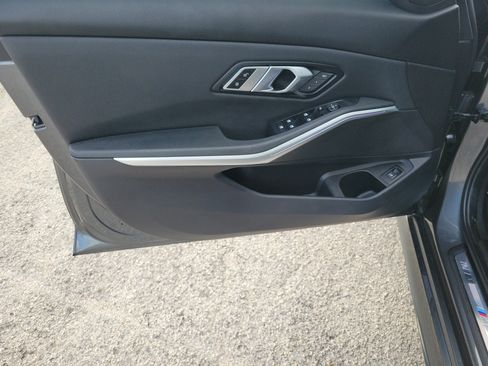 Used 2020 BMW 330i Sedan w/ M Sport Package RWD image 21