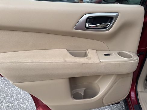 Used 2015 Nissan Pathfinder SV image 13