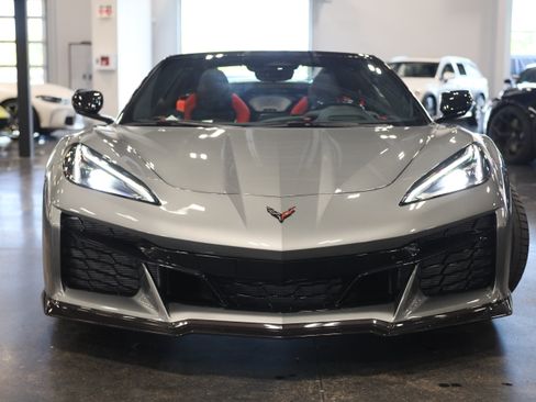 Used 2024 Chevrolet Corvette Z06 RWD image 3