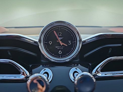 Certified 2022 Bentley Bentayga image 27