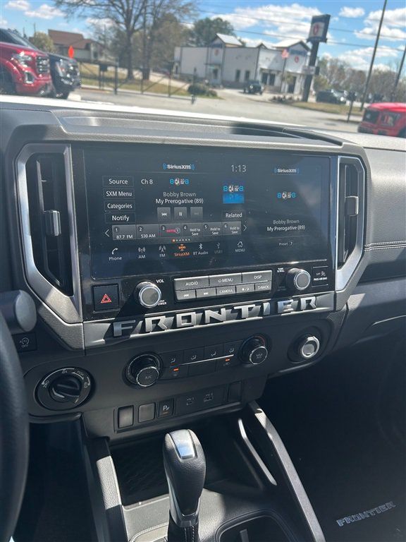 Used 2025 Nissan Frontier SV AWD/4WD image 9