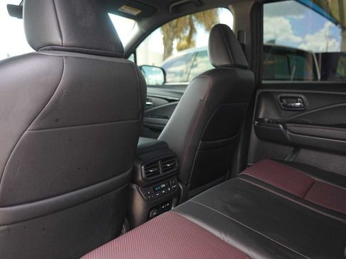 Certified 2025 Honda Ridgeline Black Edition image 12