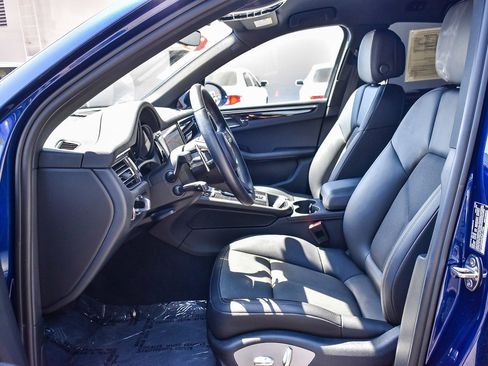 Used 2023 Porsche Macan image 16