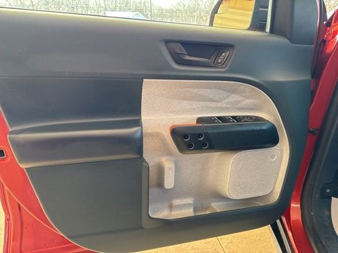 Used 2023 Ford Maverick XLT image 14