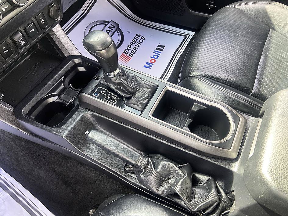 Used 2020 Toyota Tacoma TRD Sport w/ TRD Premium Sport Package AWD/4WD image 20