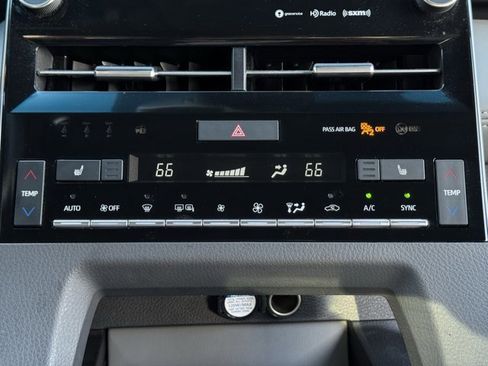 Used 2019 Toyota Avalon XLE image 19