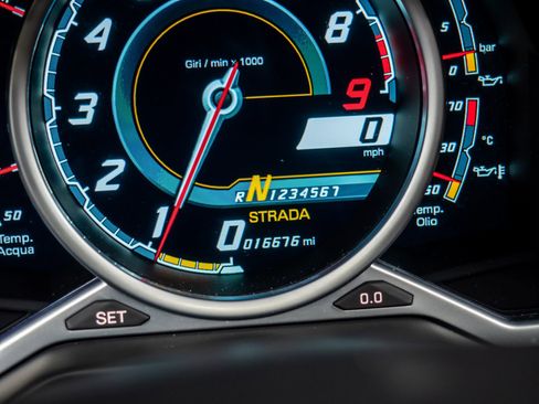 Used 2014 Lamborghini Aventador LP 700-4 image 28