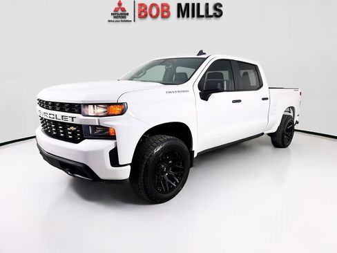 Used 2022 Chevrolet Silverado 1500 Custom image 3