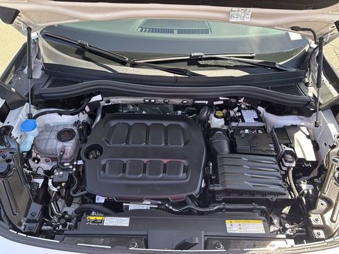 Used 2025 Volkswagen Tiguan SE AWD/4WD image 33