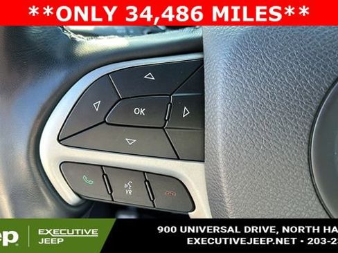 Used 2022 Jeep Grand Cherokee Laredo X image 12