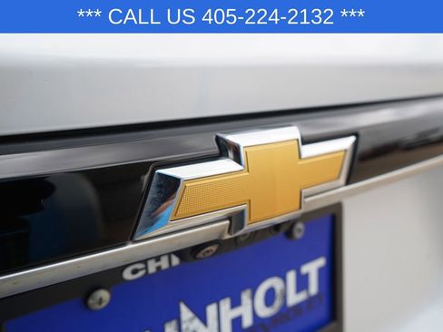 Used 2023 Chevrolet Traverse Premier FWD image 5
