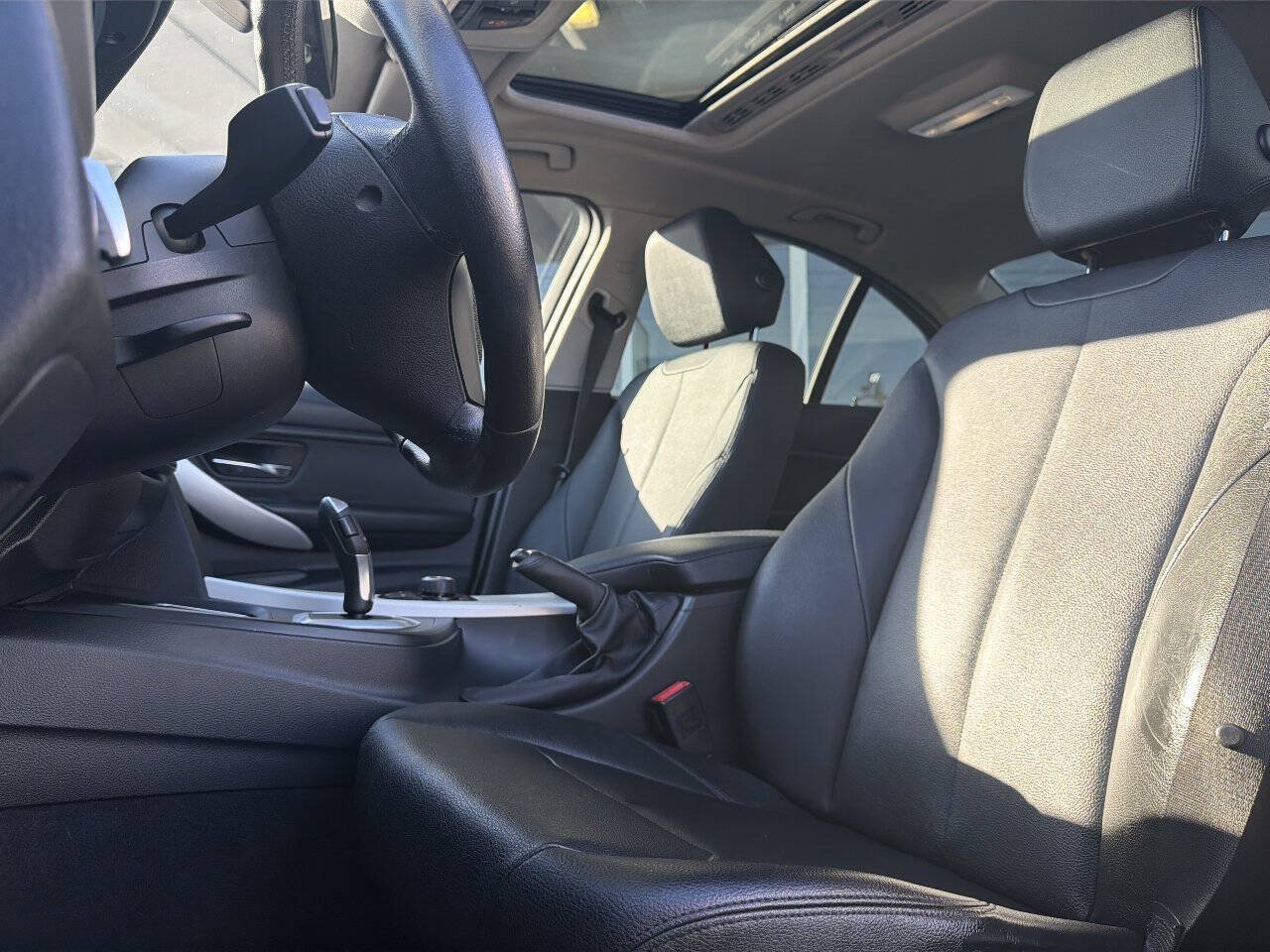 Used 2014 BMW 320i Sedan RWD image 26