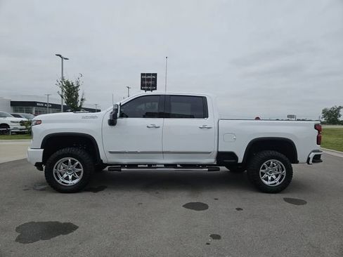 Used 2025 Chevrolet Silverado 2500 High Country w/ High Country Premium Package AWD/4WD image 4