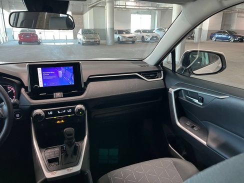 Used 2025 Toyota RAV4 XLE AWD/4WD image 37