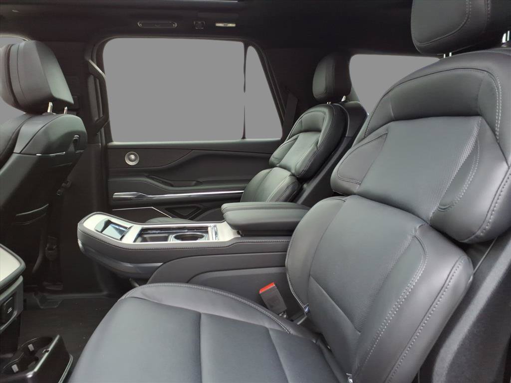New 2025 Lincoln Navigator Reserve w/ Jet Appearance Package AWD/4WD image 6