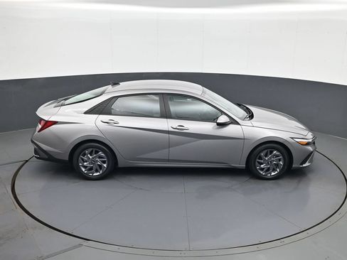 Certified 2024 Hyundai Elantra SEL FWD image 17