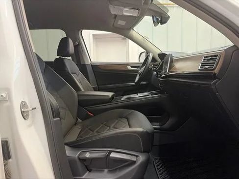 Used 2024 Volkswagen Atlas SE AWD/4WD image 22