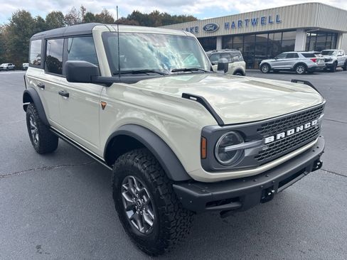 New 2025 Ford Bronco Badlands image 1
