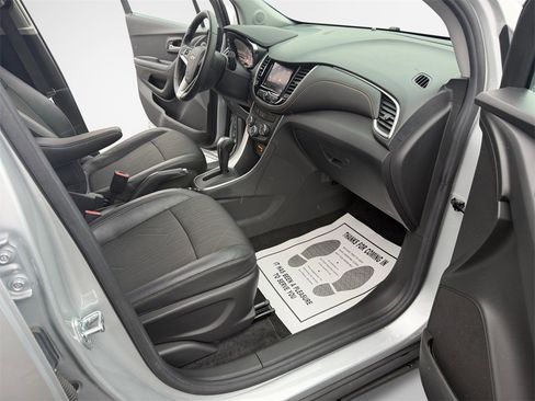 Certified 2022 Chevrolet Trax LT w/ Driver Confidence Package image 26