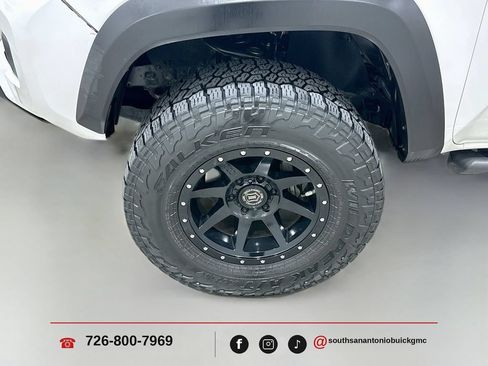 Used 2021 Toyota Tacoma TRD Off-Road w/ Technology Package AWD/4WD image 29