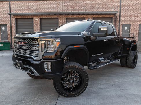 Used 2022 GMC Sierra 3500 Denali image 2