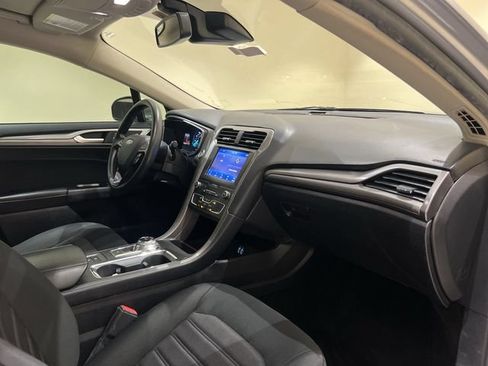 Used 2020 Ford Fusion SE FWD image 23