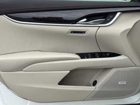 Used 2015 Cadillac XTS Luxury w/ Driver Awareness Package image 18