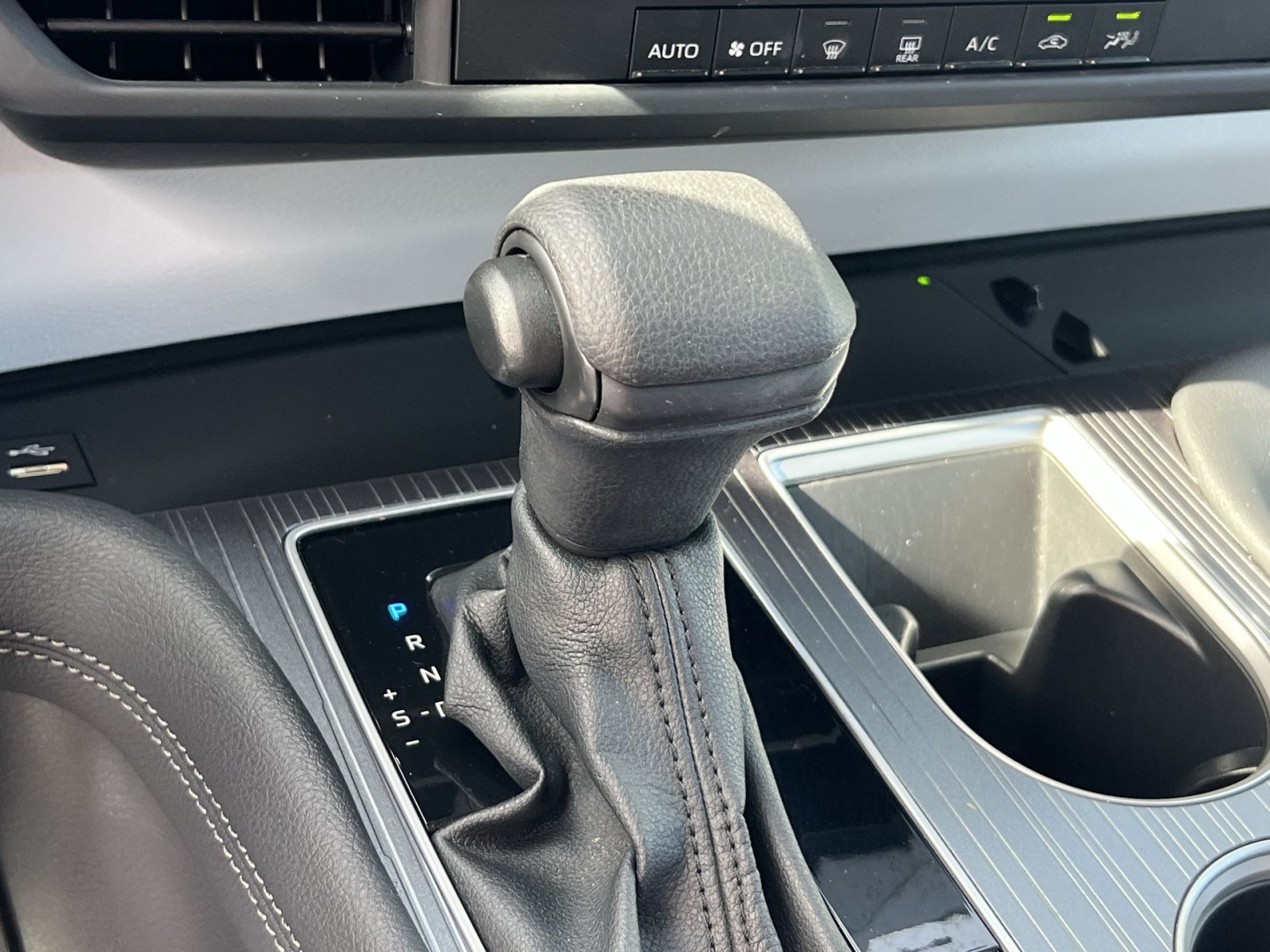 Used 2025 Toyota Sienna LE FWD image 20