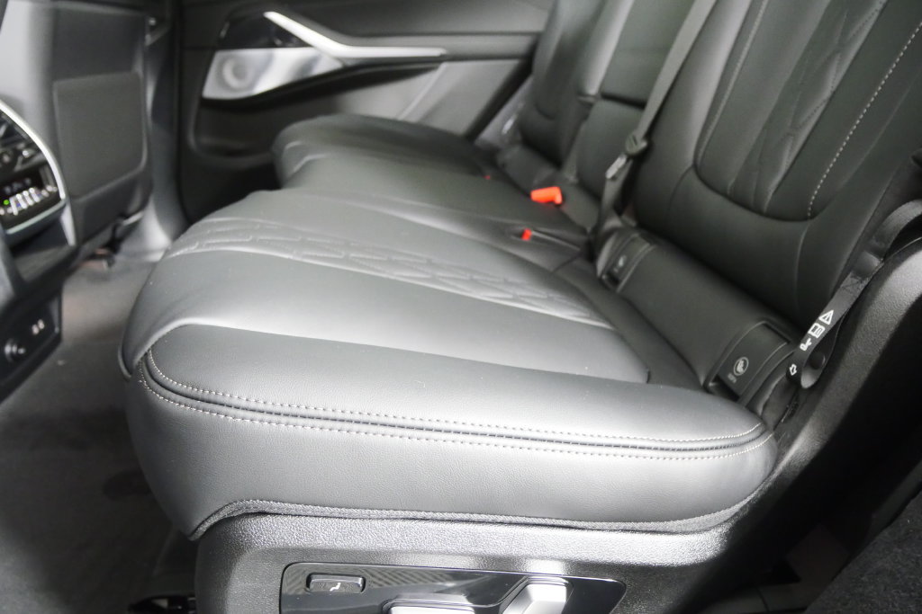 Used 2027 BMW X7 xDrive40i w/ Executive Package AWD/4WD image 15
