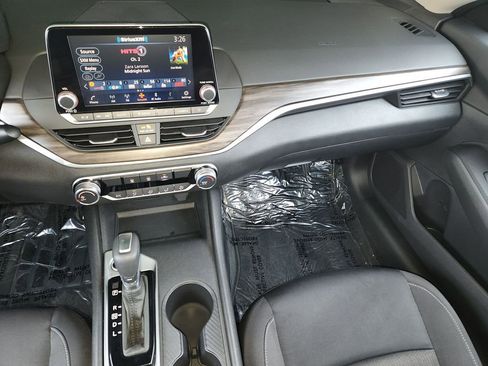 Used 2025 Nissan Altima 2.5 SV image 16