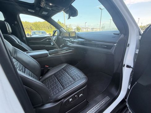 Used 2022 Cadillac Escalade Sport Platinum AWD/4WD image 24