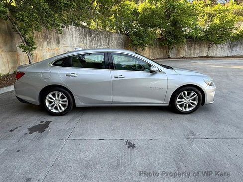 Used 2018 Chevrolet Malibu LT w/ Driver Confidence Package image 4