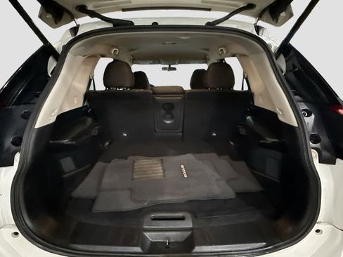 Used 2018 Nissan Rogue SV w/ Premium Package image 25