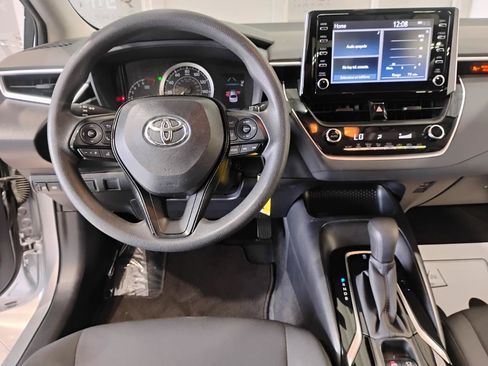 Used 2020 Toyota Corolla LE FWD image 72