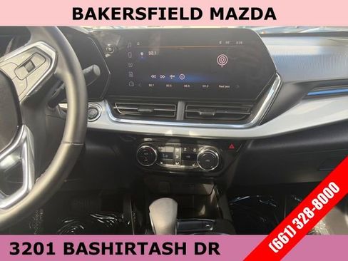 Used 2025 Chevrolet Trax LT w/ LT Convenience Package image 19