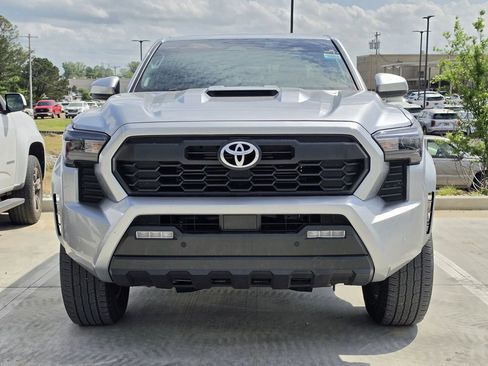 Used 2024 Toyota Tacoma TRD Sport w/ TRD Sport Upgrade Package image 2