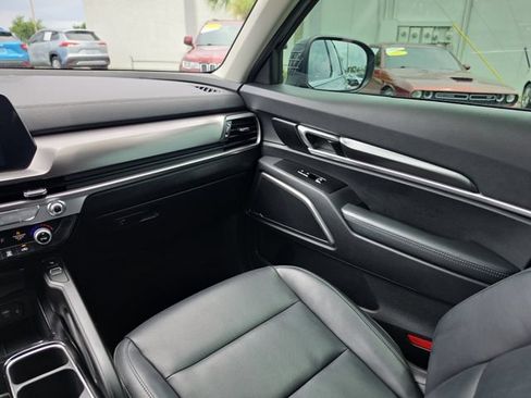 Used 2024 Kia Telluride S FWD image 9