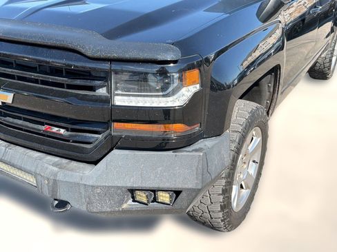 Used 2018 Chevrolet Silverado 1500 LT w/ Texas Edition image 11