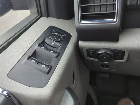 Used 2016 Ford F150 XLT w/ Equipment Group 302A Luxury image 19