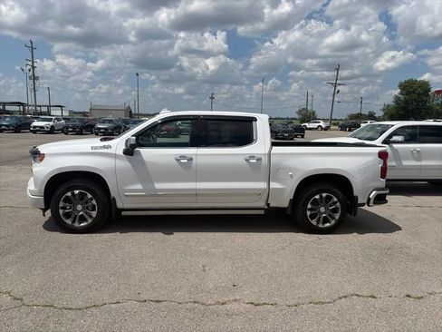 Used 2024 Chevrolet Silverado 1500 High Country w/ Technology Package AWD/4WD image 3