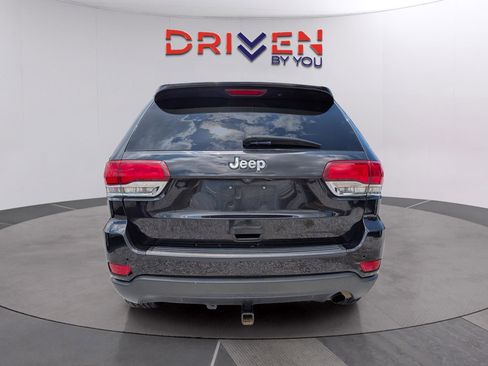 Used 2022 Jeep Grand Cherokee Laredo RWD image 4