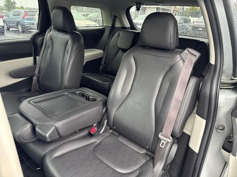 Used 2022 Kia Carnival LX FWD image 25