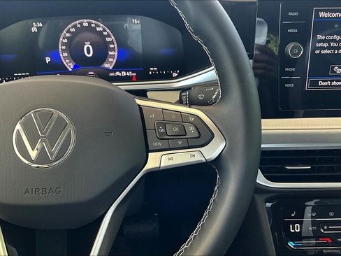 New 2025 Volkswagen Taos SE image 23