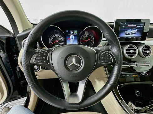 Used 2019 Mercedes-Benz GLC 350e 4MATIC image 11