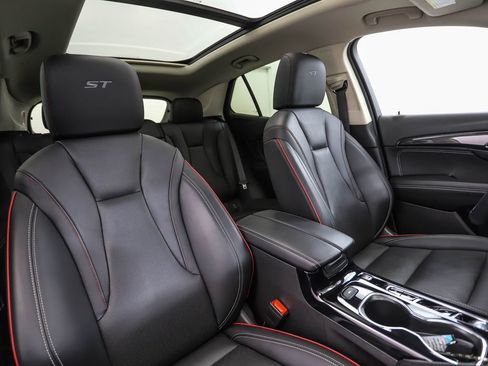 Used 2022 Buick Envision Essence w/ Technology Package I image 32