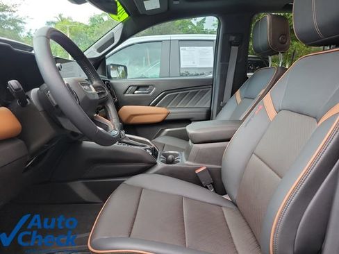 Used 2024 GMC Canyon AT4 w/ AT4 Premium Package AWD/4WD image 18