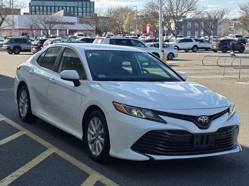 Used 2019 Toyota Camry LE FWD image 3