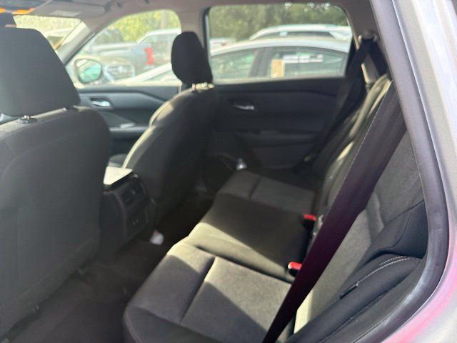 Used 2024 Nissan Rogue SV AWD/4WD image 12
