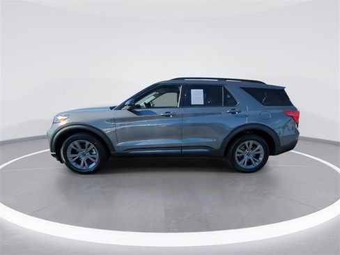 Used 2023 Ford Explorer XLT w/ Equipment Group 202A image 5