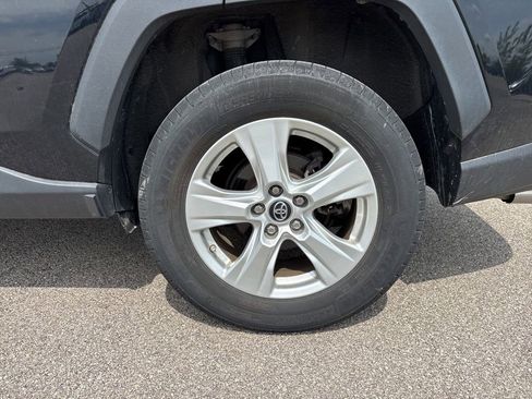 Used 2019 Toyota RAV4 XLE AWD/4WD image 6